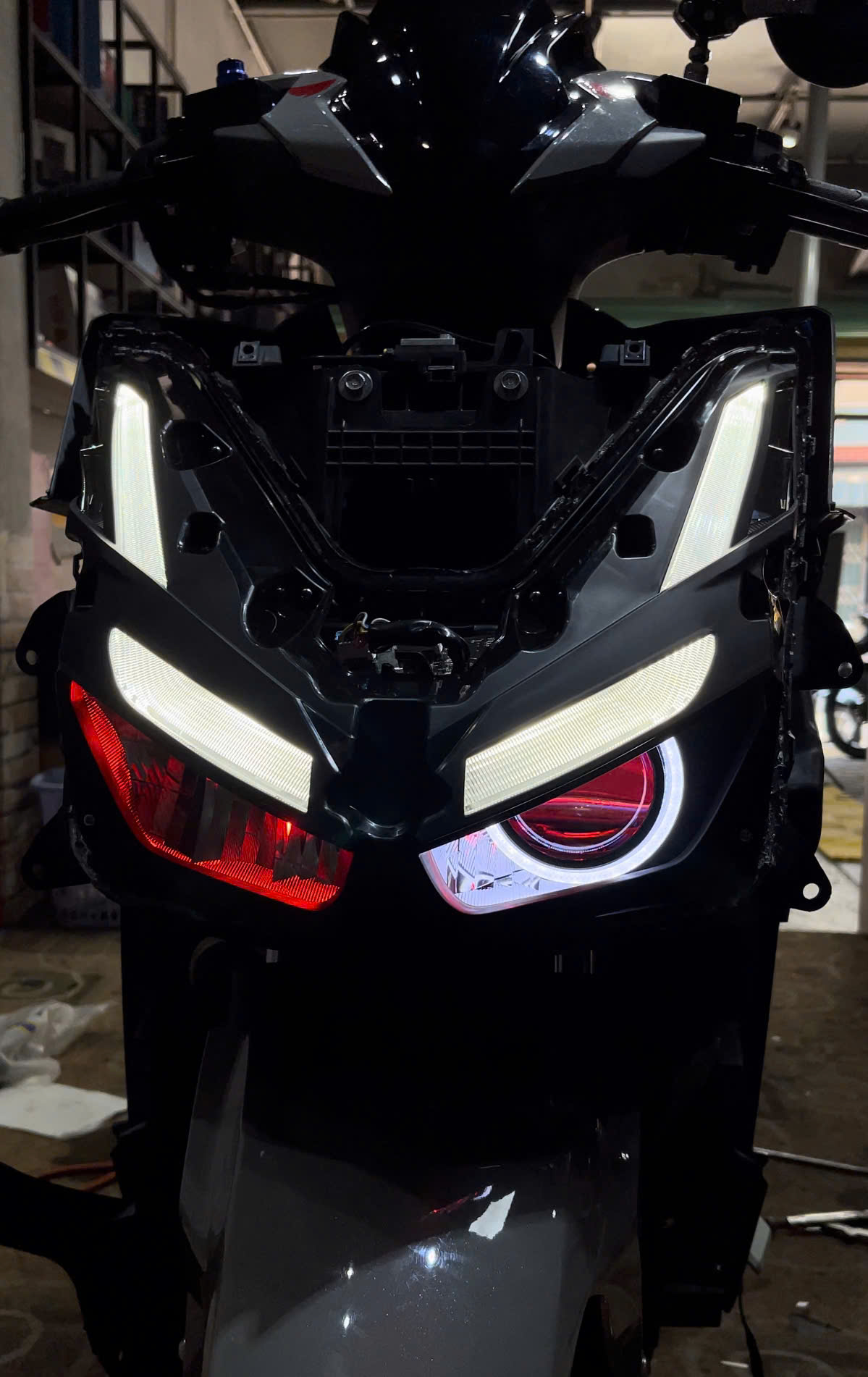 Đèn Bi Cầu Vario 160 ( Titan CB150 )