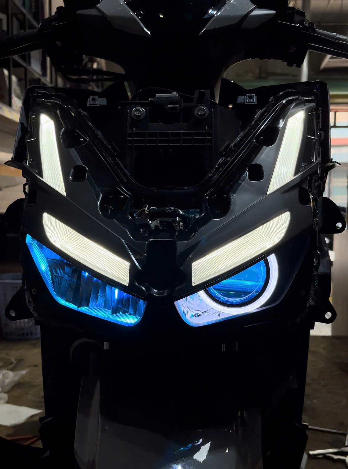 Đèn Bi Cầu Vario 160 ( Titan CB150 )